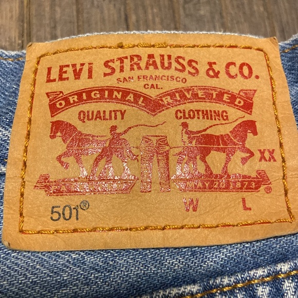 LEVI'S Premium 501 High Rise Buttonfly Distressed Denim Shorts Size 27 - Picture 3 of 11